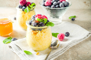 Sweet breakfast polenta with berries