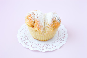 Hefe-Muffin mit Puderzucker