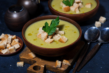 broccoli cream soup with croutons