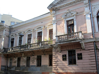 Fototapeta na wymiar old historic city apartment buildings in downtown odessa