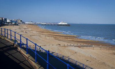 Obraz premium Eastbourne coastline and pier