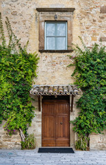 Fototapeta na wymiar door and window in the Italian village of Scanno