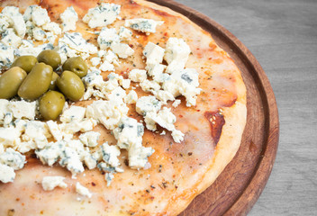 blue cheese pizzza