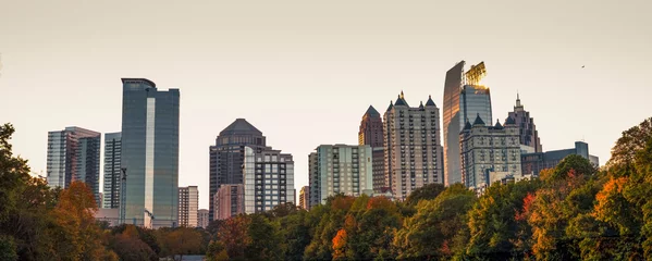 Muurstickers A view of the midtown Atlanta skyline from the nostalgic Piedmont Park. © Anthony