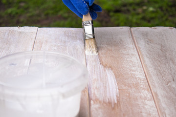Man paints a white paint surface. Coloring boards.