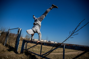 Teen shows parkour