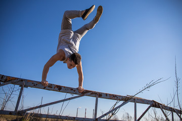 Teen shows parkour