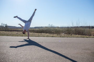 Teen shows parkour