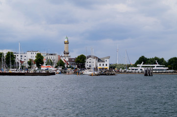 Fototapeta na wymiar Hafenrundfahrt in Warnemünde an der Ostsee
