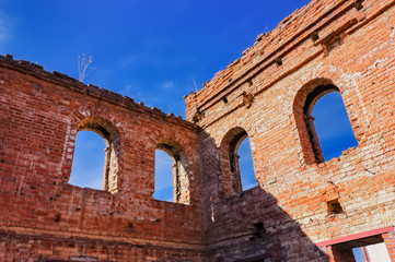 Fototapeta premium The ruins of an old brick building of red brick.