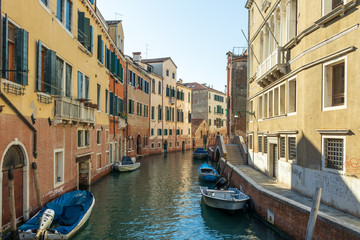 Fototapeta na wymiar Lonely Channel in Venice