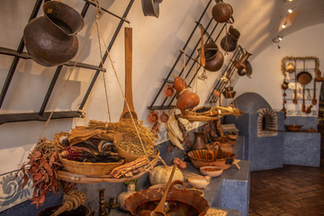 Obraz na płótnie Canvas typical Mexican cuisine of the 19th century colonial type with utensils and basic pots set of that time and rustic finishes
