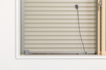 閉めた窓のシャッター