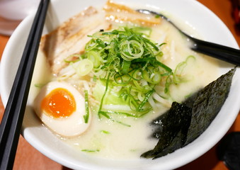 豚骨塩ラーメン