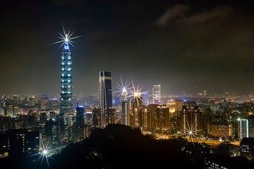 Fototapeta premium Taipei 101 tower at night, Taiwan