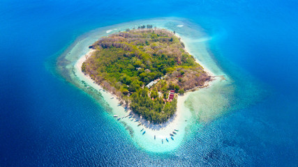 Gili Rengit island with aquamarine water - obrazy, fototapety, plakaty