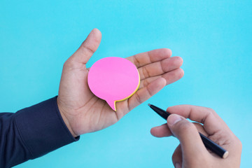 Speech bubble notepaper on male hand.Business and creativity concepts ideas