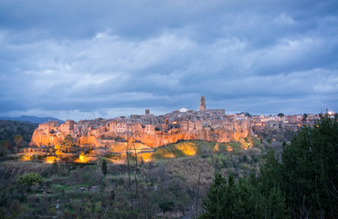 Fototapeta na wymiar View of Pitigliano by night - Grosseto Italy