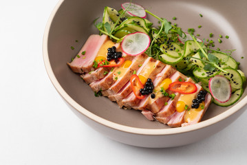 Salade niçoise in the bowl