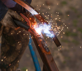 metal welding with sparks