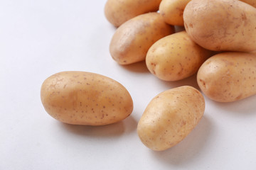 Fototapeta na wymiar Raw potatoes on white background
