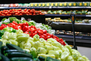 Unpacked, fresh vegetables in a self-service supermarket.