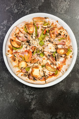 Bacon and green pepper traditional pizza