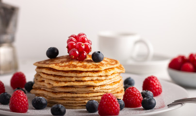 pancakes with raspberries and blueberries