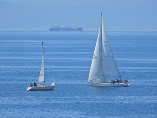 Obraz premium Zoom photo of sail boat sailing the Aegean deep blue sea