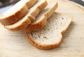 Sliced breads , whole wheat