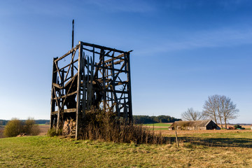 Fototapeta na wymiar Ruiny starego wiatraka w Malawiczach na Podlasiu