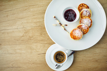 cottage cheese pancakes with berries sauce