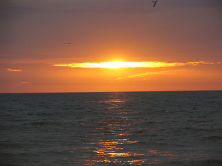 Fototapeta na wymiar Sonnenuntergang am Strand von Holmes Beach