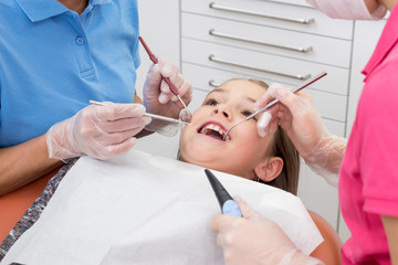 Kind bei Zahnuntersuchung, close up