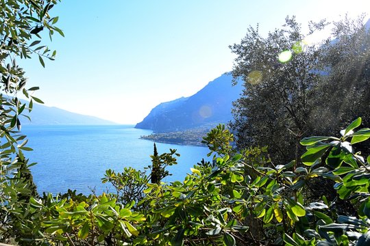 gardasee limone italien sonne fr&uuml;hling himmel blau