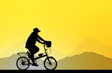 Obraz premium Silhouette woman and bike relaxing on blurry sky background.
