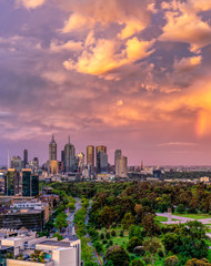 Fototapeta na wymiar Sunset over the stunning Melbourne skyline