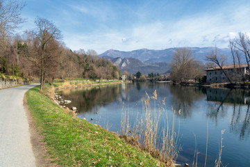 Obraz premium Cycleway along the Adda river