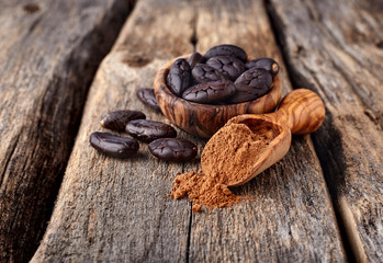 Cacao powder with cacao beans - Изображение