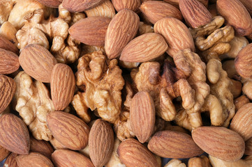 Walnut kernels, almonds and roasted cashew