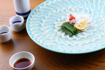 ふぐ刺しと日本酒
