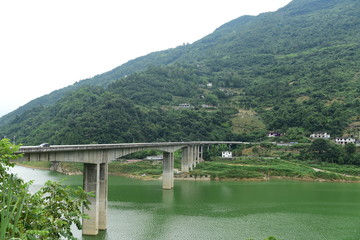 Obraz premium Scenery of Fenshui River Bridge in Enshi City, Hubei Province