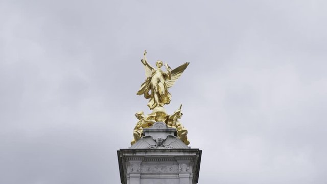 Gold statue of goddess in London | SLOW MOTION
