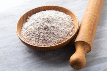 Ciotola di farina integrale 