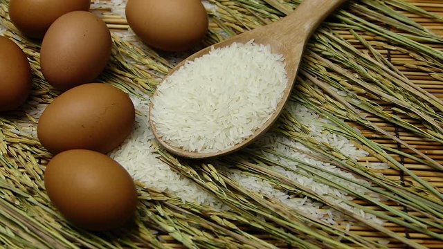 Chicken eggs, which are raw materials for cooking a variety of menus