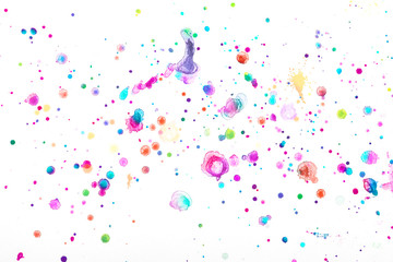 カラフルに飛び散った絵の具