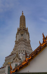 Phra Prang, Wat Arun Use ceramic to decorate various parts Is a high point in Bangkok, Thailand