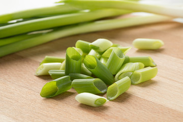  Fresh cut spring onions