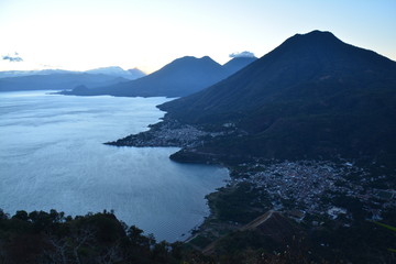 Fototapeta na wymiar Vue Panoramique Nariz del Indio Lac Atitlán Guatemala 