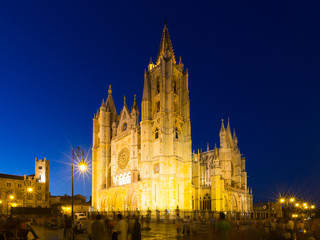 Fototapeta na wymiar Cathedral of Leon in night